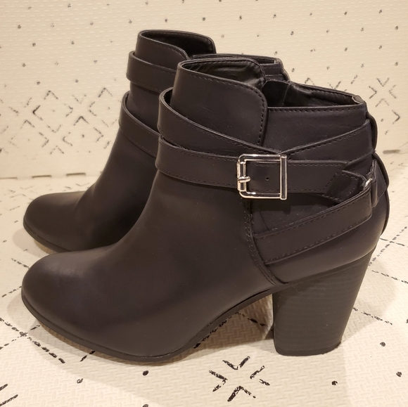 Material Girl Lexia Block Heel Booties, 10 - Picture 2 of 8